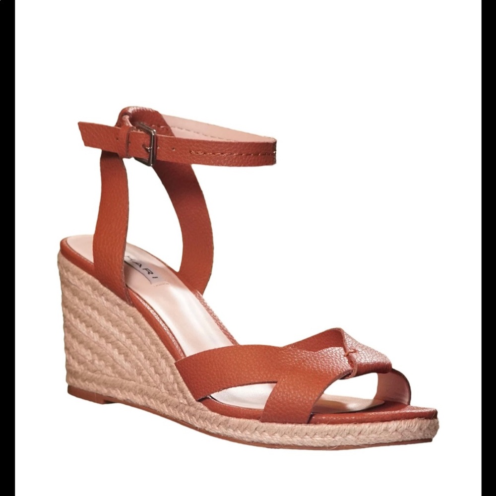 Tahari Jaycee sandals 8